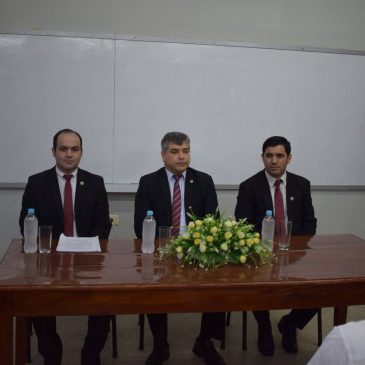 Entrega de los cheques de Ayudas Económicas por parte del Rectorado de la Universidad Nacional de Caaguazú