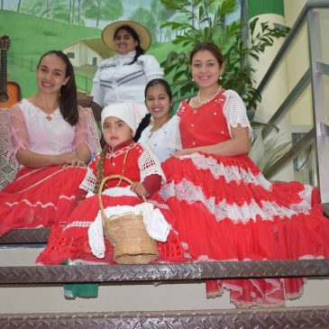 La Facultad de Ciencias de la Salud celebro el Día del Folklore Paraguayo